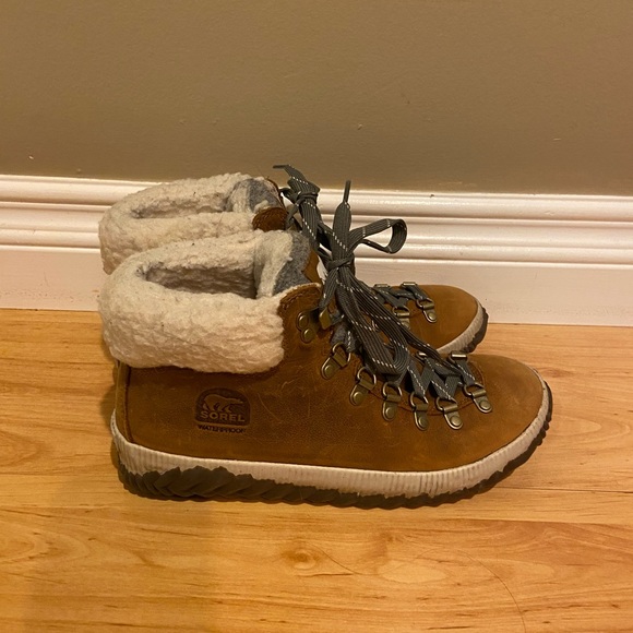 Sorel Waterproof Winter Ankle Boots Size 8 - Picture 2 of 5